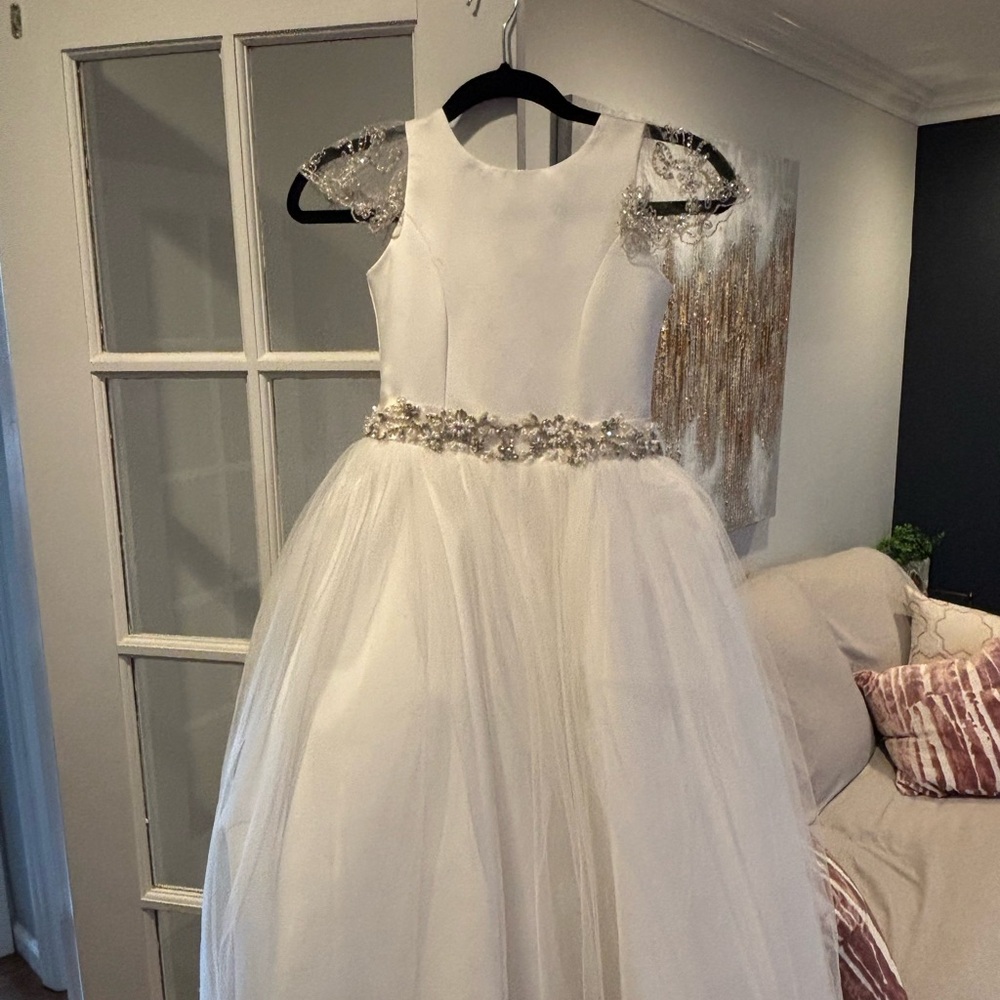 Communion dress by Nan & Jan beautiful and worn once. Size 6.